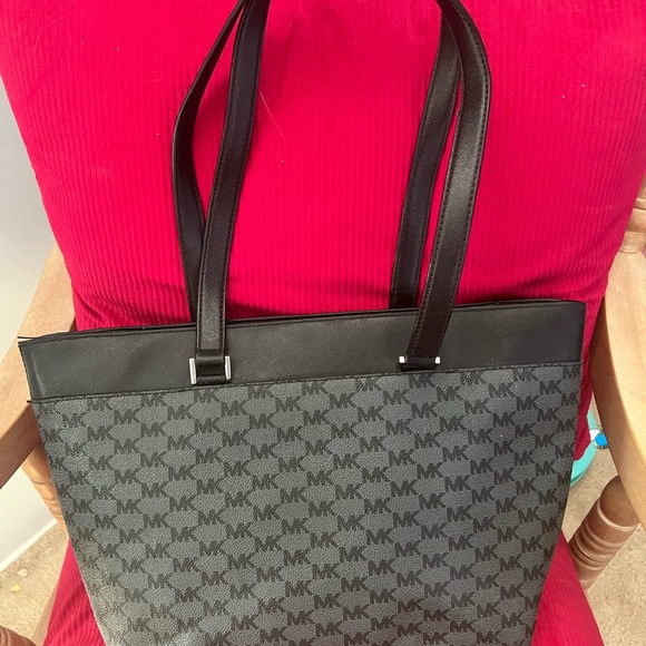 Michael Kors Black and Gray Signature Tote - Picture 2 of 7